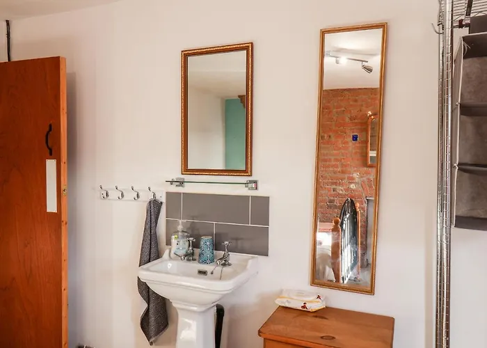 16 St Sepulchre Street *