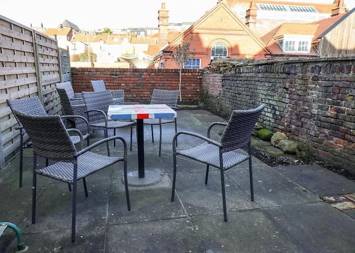 16 St Sepulchre Street *