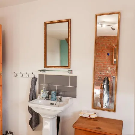 16 St Sepulchre Street *