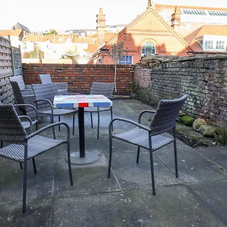 16 St Sepulchre Street *